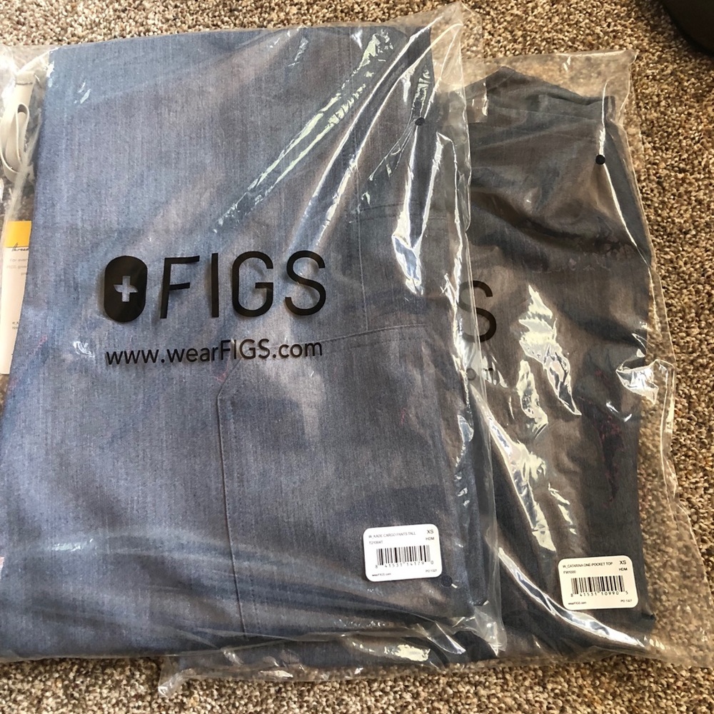 Figs Scrub Set: Kade Cargo & Catarina top